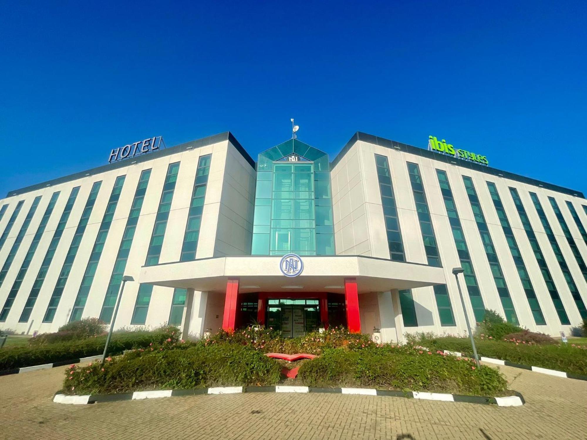 Hotel ibis Styles Milano Est Settala Esterno foto