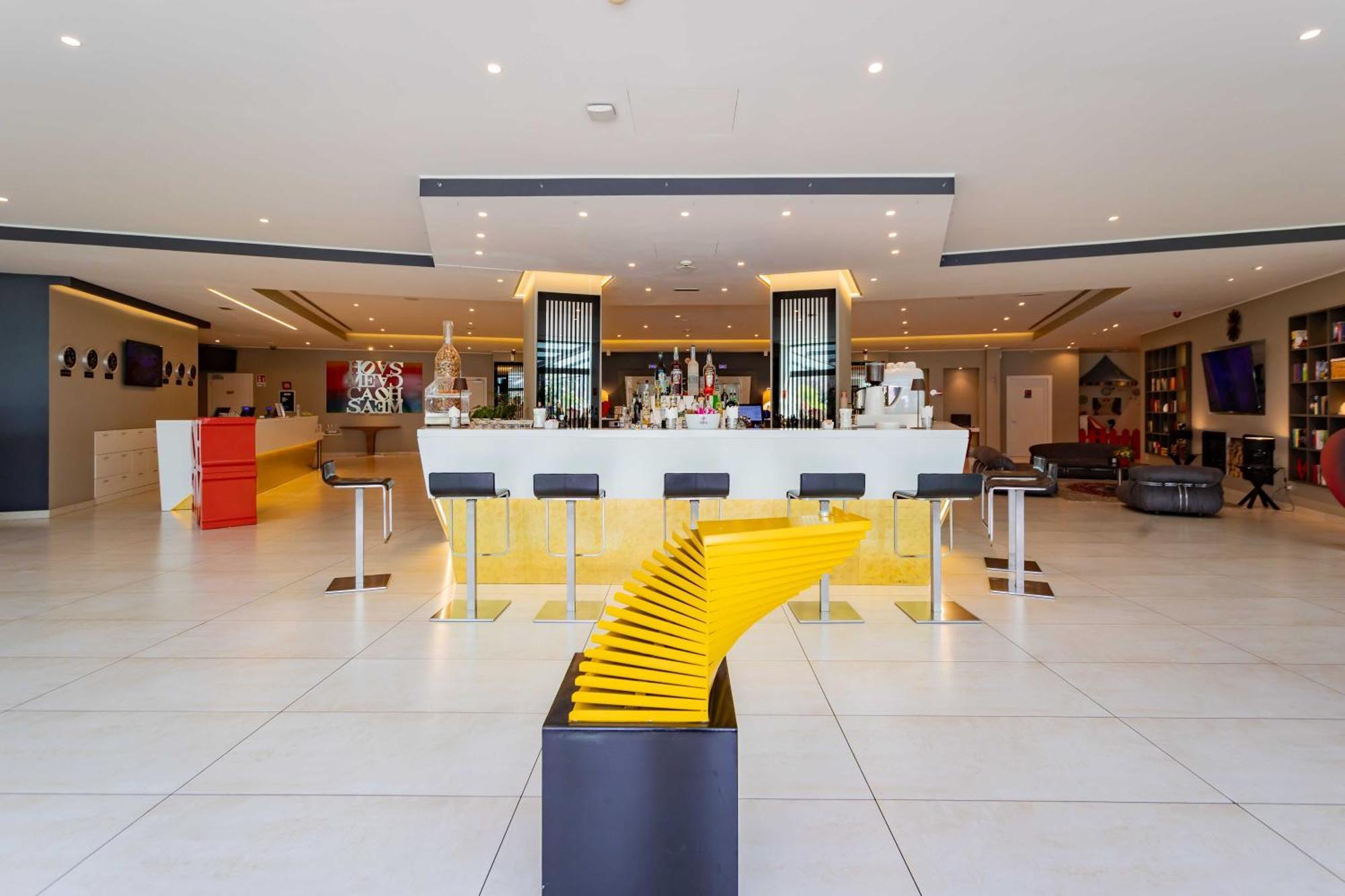 Hotel ibis Styles Milano Est Settala Esterno foto