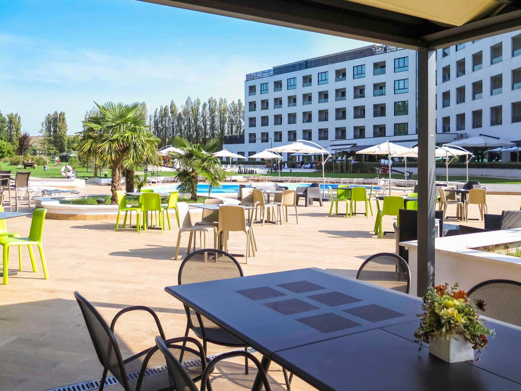 Hotel ibis Styles Milano Est Settala Esterno foto