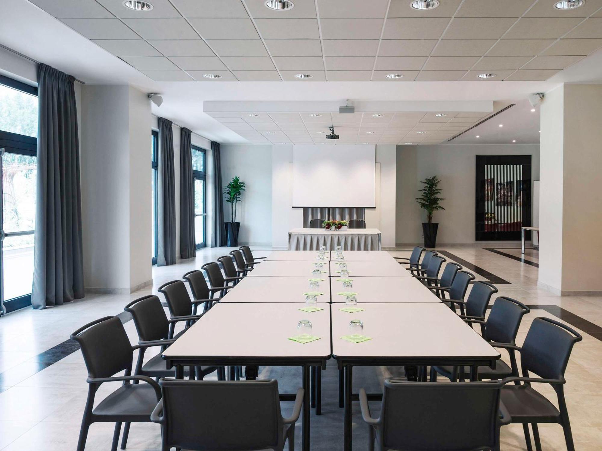 Hotel ibis Styles Milano Est Settala Esterno foto